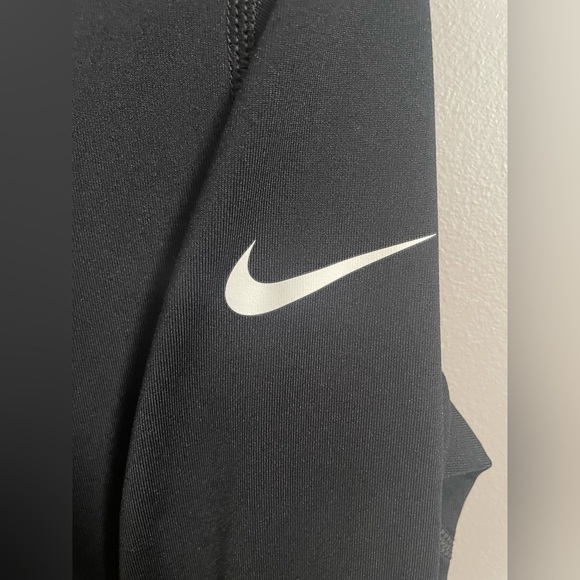 Nike Pro Women's Dri-Fit 1/2 Zip XL - Picture 2 of 4